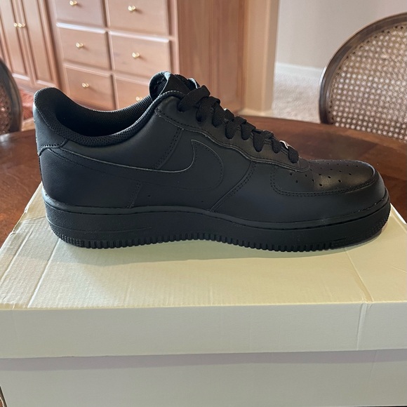 MEN'S NIKE AIR FORCE 1 LOW CASUAL SHOES - Picture 6 of 10